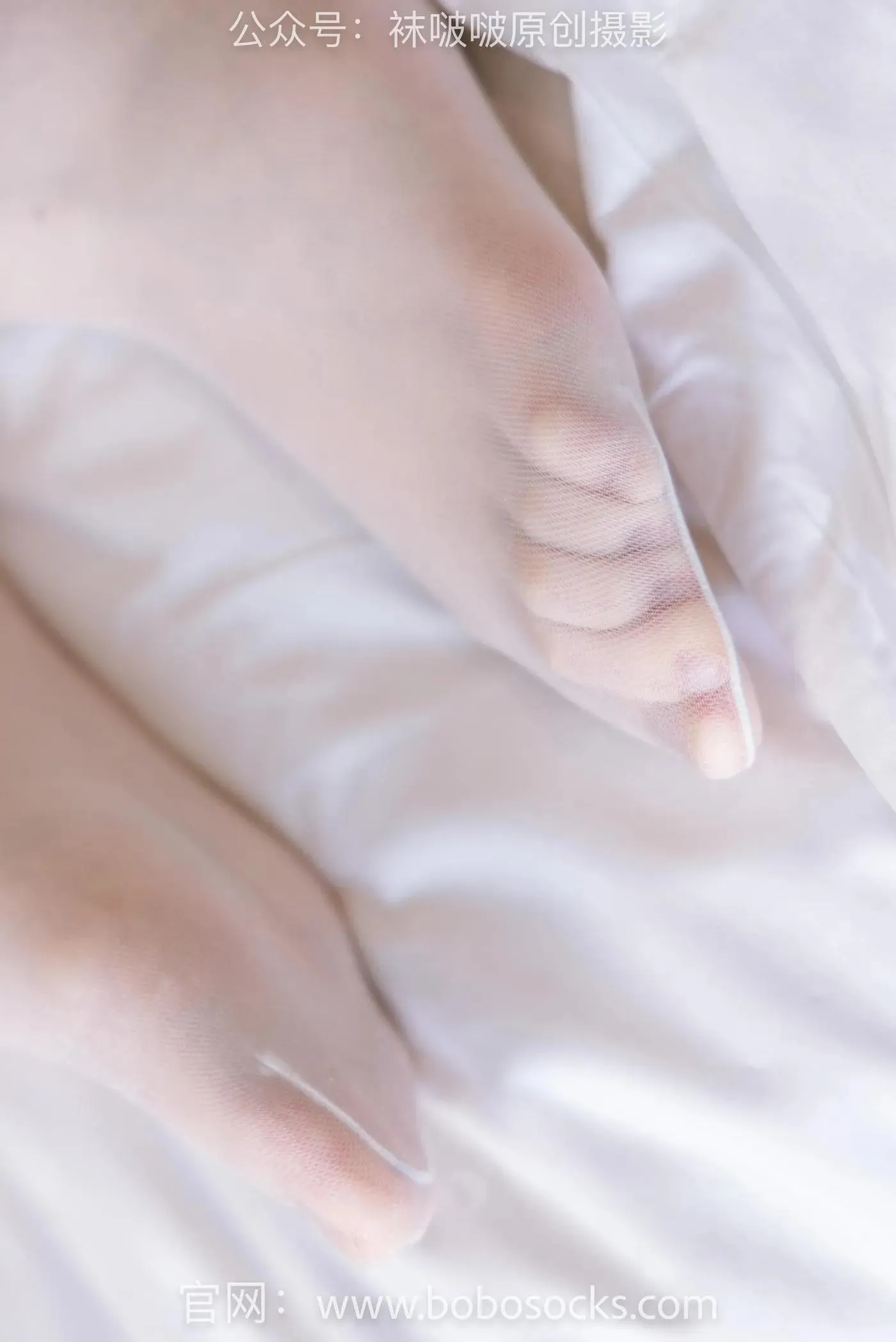 [BoBoSocks袜啵啵]NO.154 小甜豆-两双高跟鞋、珠光白丝、女仆装 [200P]插图2